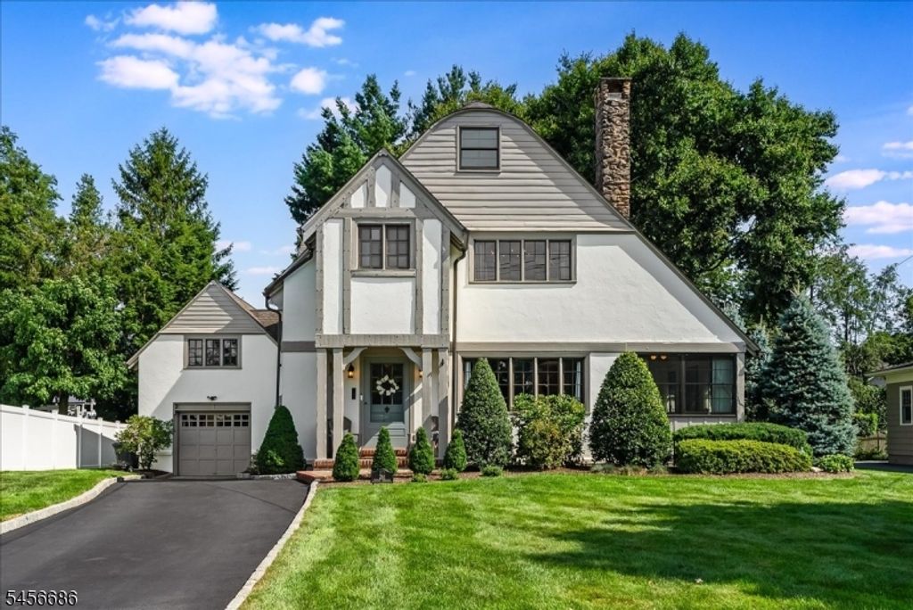 251 Tuttle Pkwy, Westfield Town, NJ 07090 — exterior