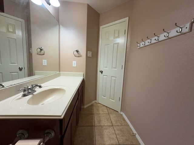 9709 Gessner Drive, Fort Worth, TX 76244