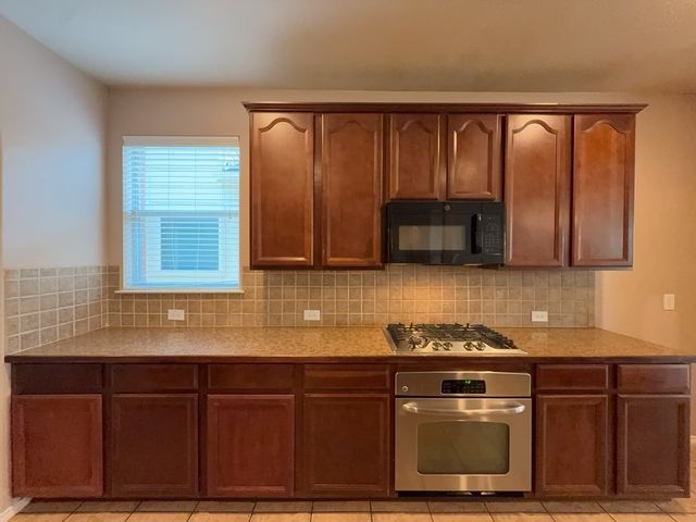 9709 Gessner Drive, Fort Worth, TX 76244