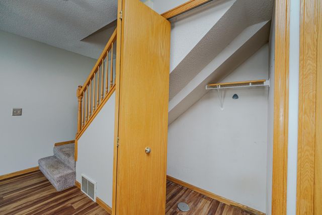 2005 Southcross Drive W 1003, Burnsville, MN 55306