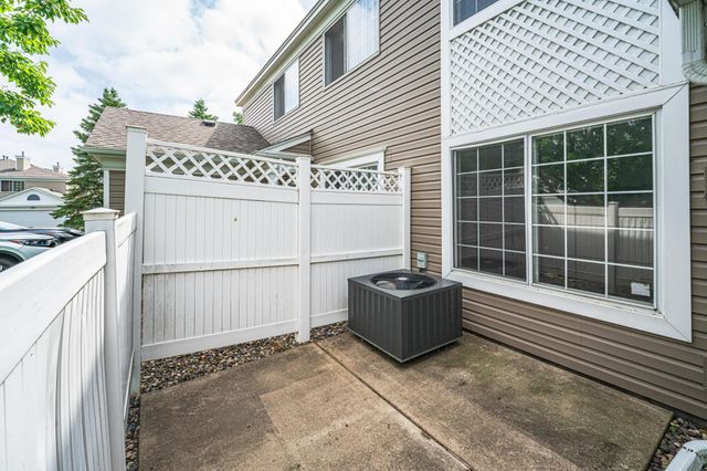 2005 Southcross Drive W 1003, Burnsville, MN 55306