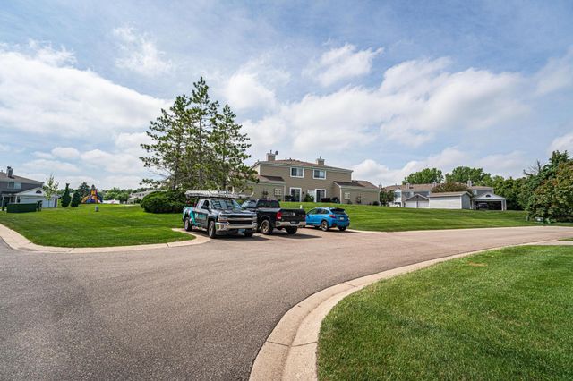 2005 Southcross Drive W 1003, Burnsville, MN 55306