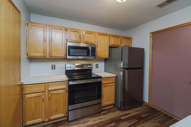 2005 Southcross Drive W 1003, Burnsville, MN 55306