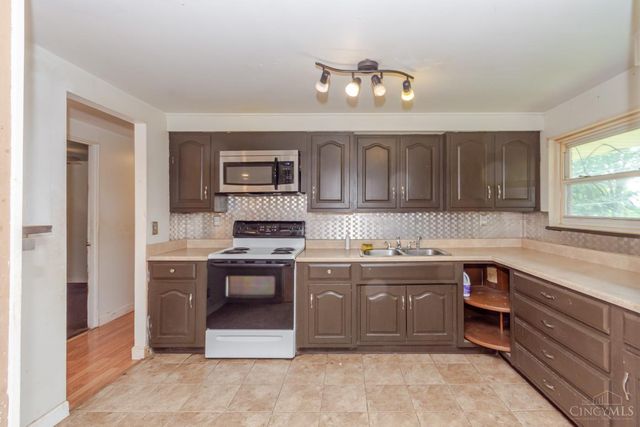 626 Upland Drive, West Carrollton, OH 45449