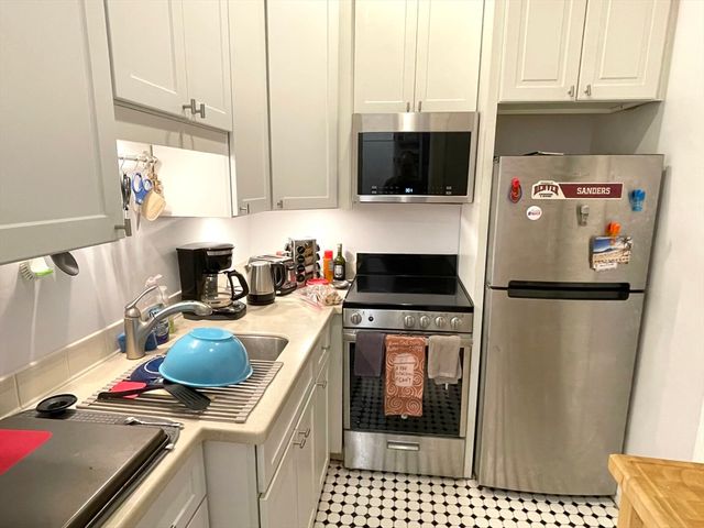 30 Peterborough 19, Boston, MA 02215