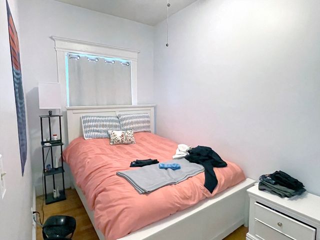 30 Peterborough 19, Boston, MA 02215