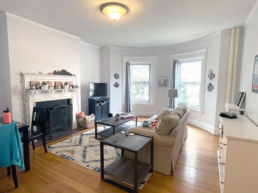 30 Peterborough 19, Boston, MA 02215