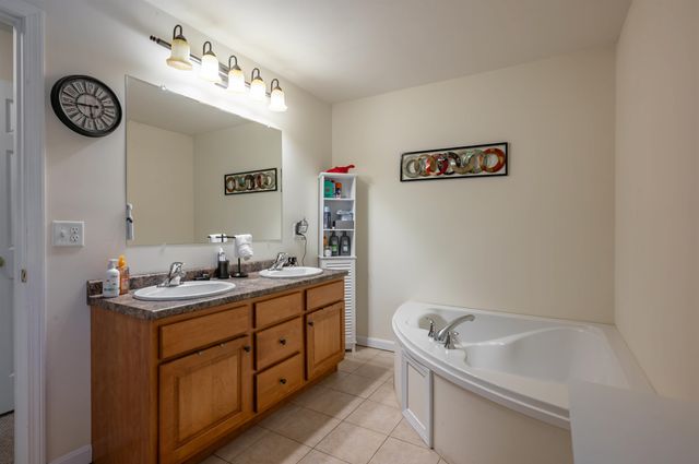 43 Lampton Drive, Derry, NH 03308