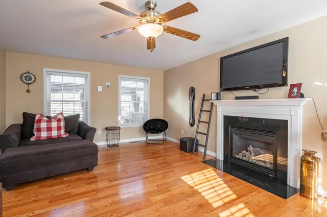 43 Lampton Drive, Derry, NH 03308