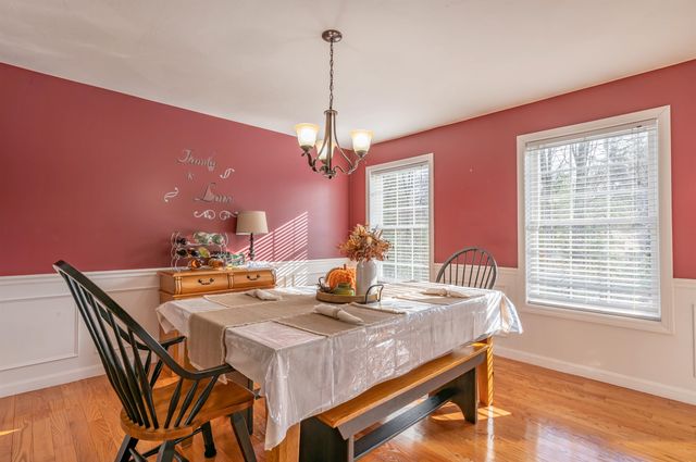 43 Lampton Drive, Derry, NH 03308