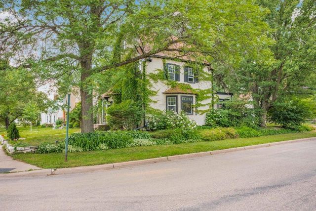 2657 Zenith Avenue N, Robbinsdale, MN 55422