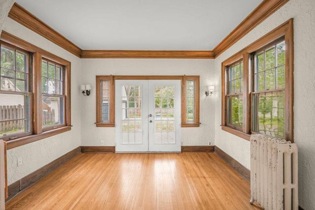 2657 Zenith Avenue N, Robbinsdale, MN 55422