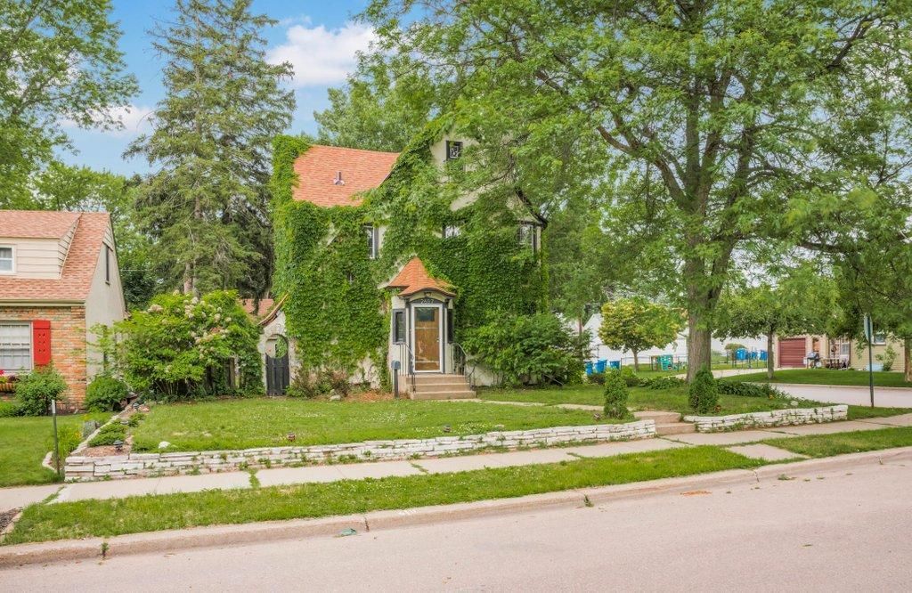 2657 Zenith Avenue N, Robbinsdale, MN 55422
