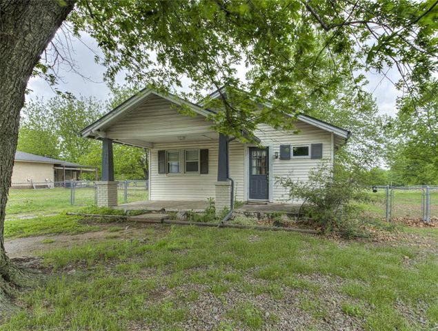 1371 N 1st Street, Harrah, OK 73045
