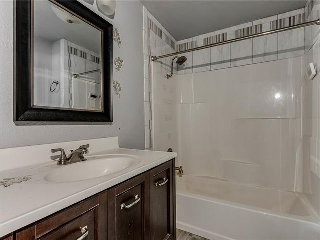 1371 N 1st Street, Harrah, OK 73045