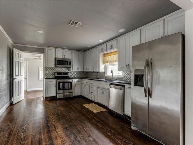 1371 N 1st Street, Harrah, OK 73045