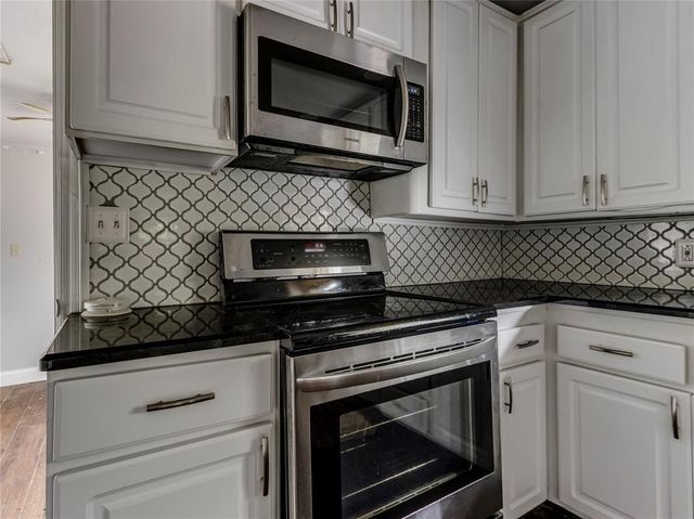 1371 N 1st Street, Harrah, OK 73045