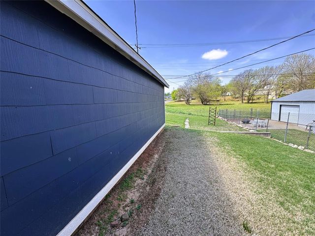 902 N Beard Avenue, Shawnee, OK 74801