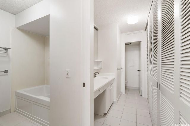250 Kawaihae Street 16B, Honolulu, HI 96825