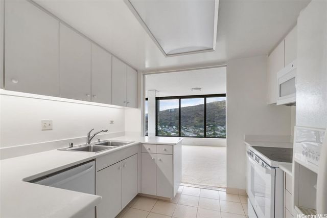 250 Kawaihae Street 16B, Honolulu, HI 96825