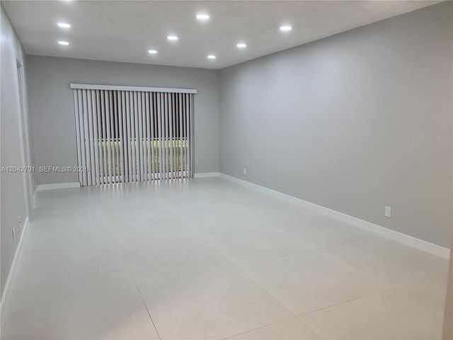 300 Berkley Road 103, Hollywood, FL 33024