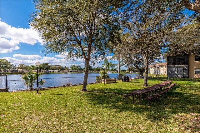 300 Berkley Road 103, Hollywood, FL 33024