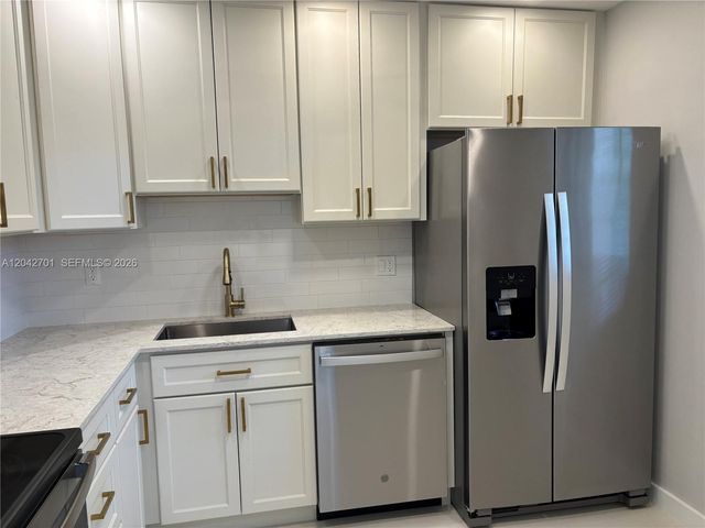 300 Berkley Road 103, Hollywood, FL 33024