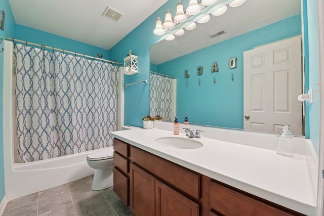 340 Town Center Boulevard, Gilberts, IL 60136