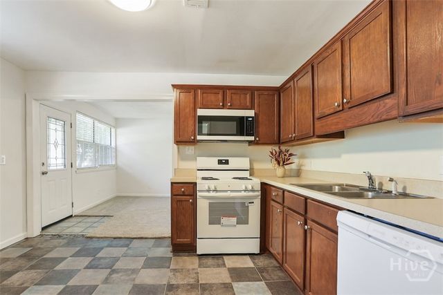 1505 W Creighton Place, Savannah, GA 31406