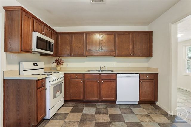 1505 W Creighton Place, Savannah, GA 31406