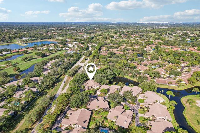 5676 PIPERS WAITE 56, Sarasota, FL 34235