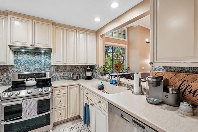 5676 PIPERS WAITE 56, Sarasota, FL 34235