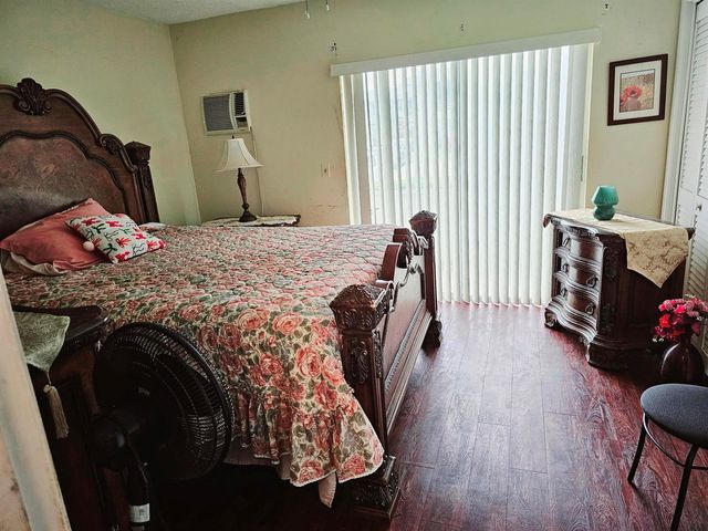 102 Easthampton E, West Palm Beach, FL 33417