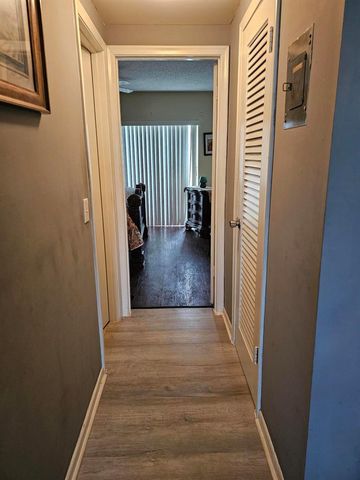 102 Easthampton E, West Palm Beach, FL 33417