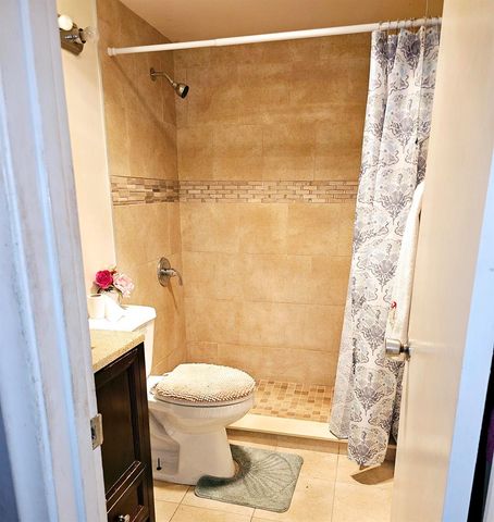 102 Easthampton E, West Palm Beach, FL 33417
