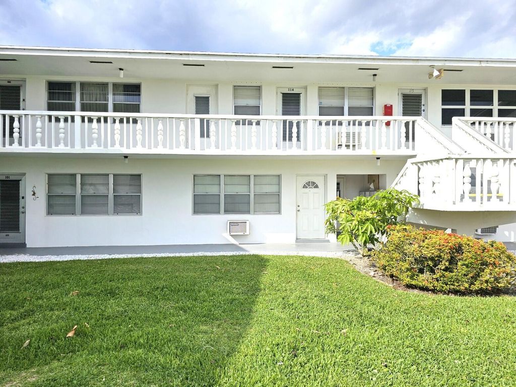 102 Easthampton E, West Palm Beach, FL 33417