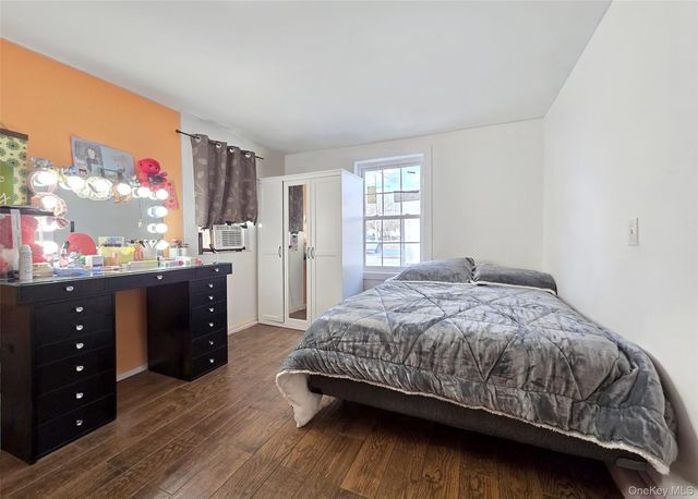 54 Beacon Street, Shirley, NY 11967