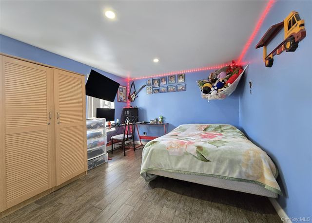 54 Beacon Street, Shirley, NY 11967