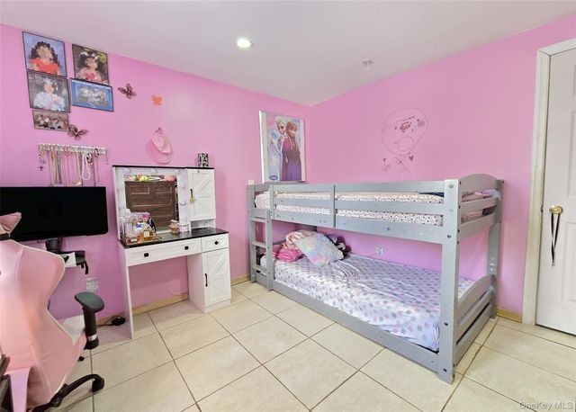 54 Beacon Street, Shirley, NY 11967