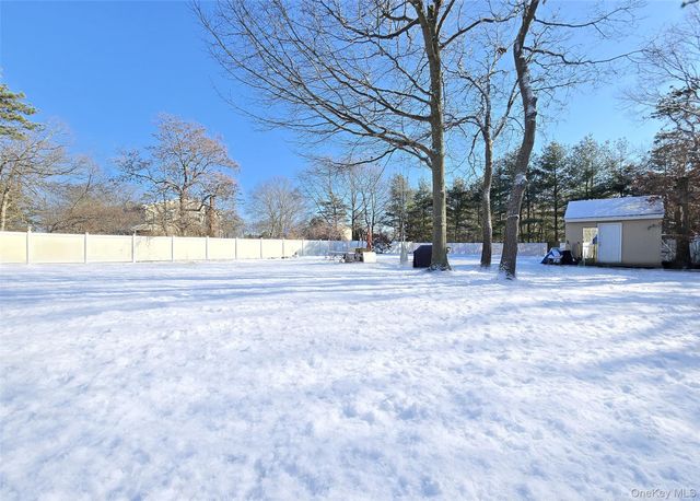 54 Beacon Street, Shirley, NY 11967