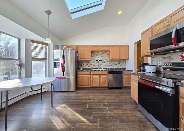 54 Beacon Street, Shirley, NY 11967