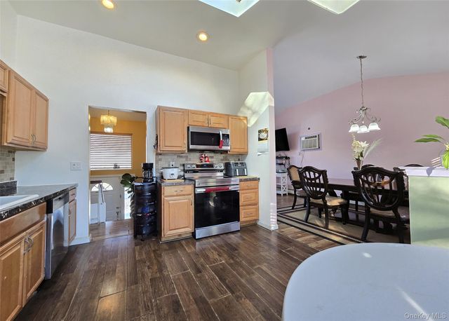 54 Beacon Street, Shirley, NY 11967