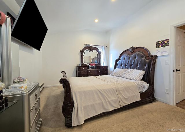 54 Beacon Street, Shirley, NY 11967