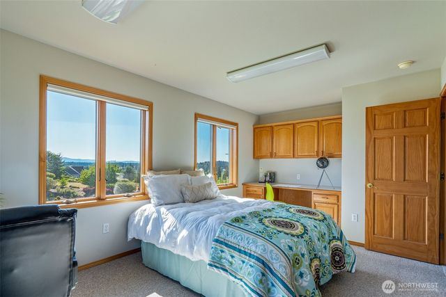 8705 Fenwick Loop SE, Olympia, WA 98513