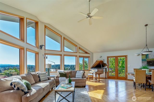 8705 Fenwick Loop SE, Olympia, WA 98513