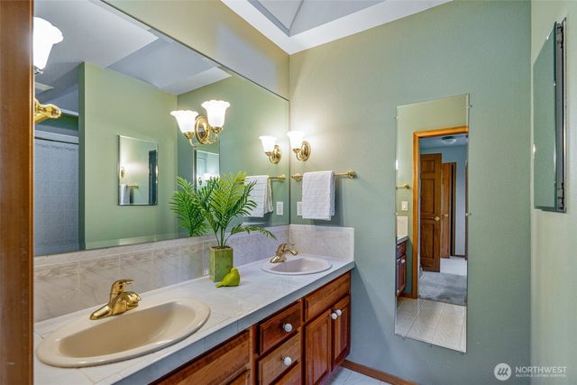 8705 Fenwick Loop SE, Olympia, WA 98513