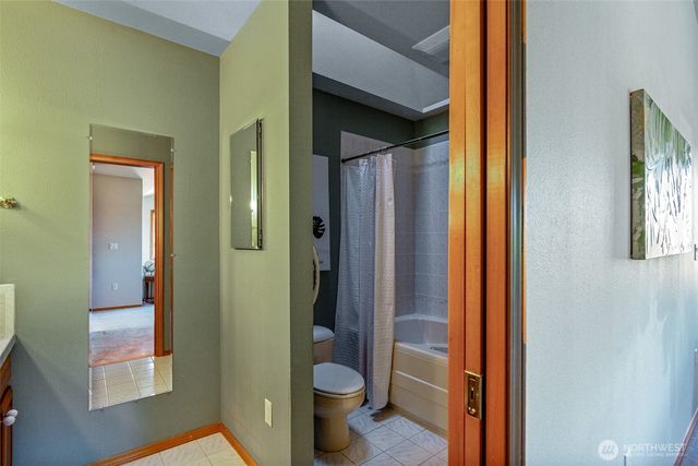 8705 Fenwick Loop SE, Olympia, WA 98513
