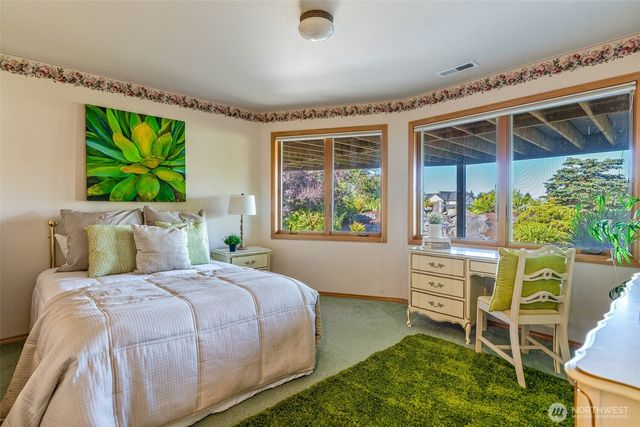 8705 Fenwick Loop SE, Olympia, WA 98513