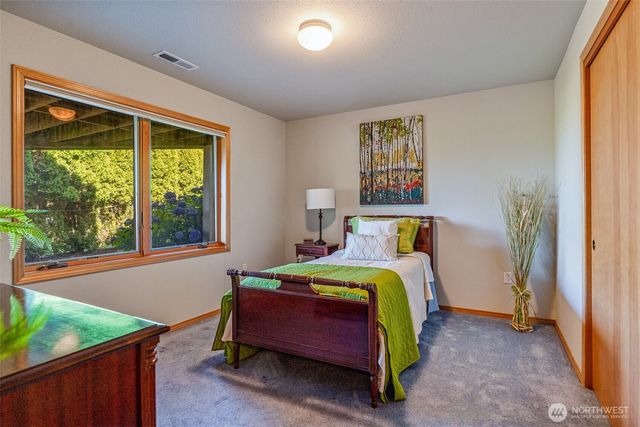 8705 Fenwick Loop SE, Olympia, WA 98513