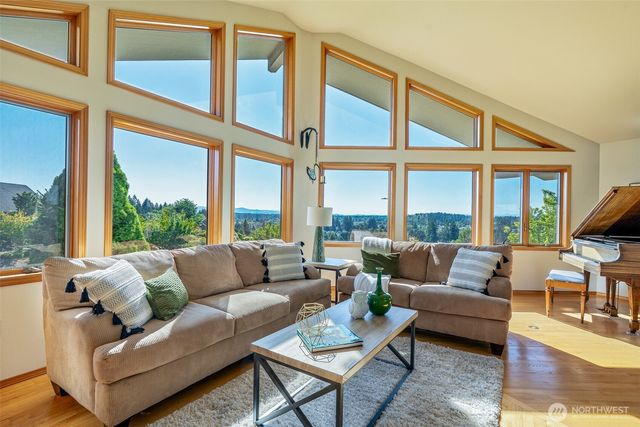 8705 Fenwick Loop SE, Olympia, WA 98513